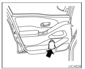 Nissan Frontier front row bottle holders